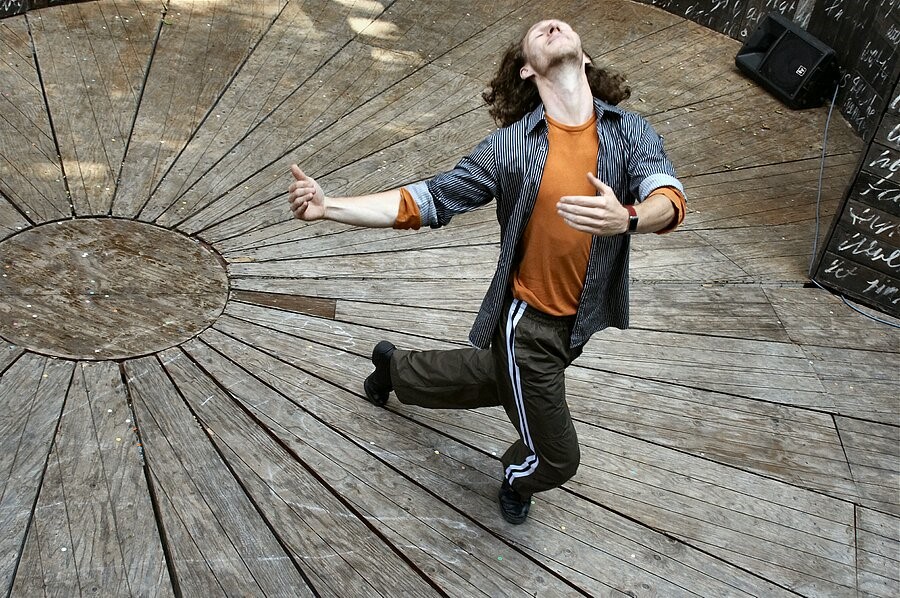 Afbeelding met grond, buiten, persoon, steen

Automatisch gegenereerde beschrijving